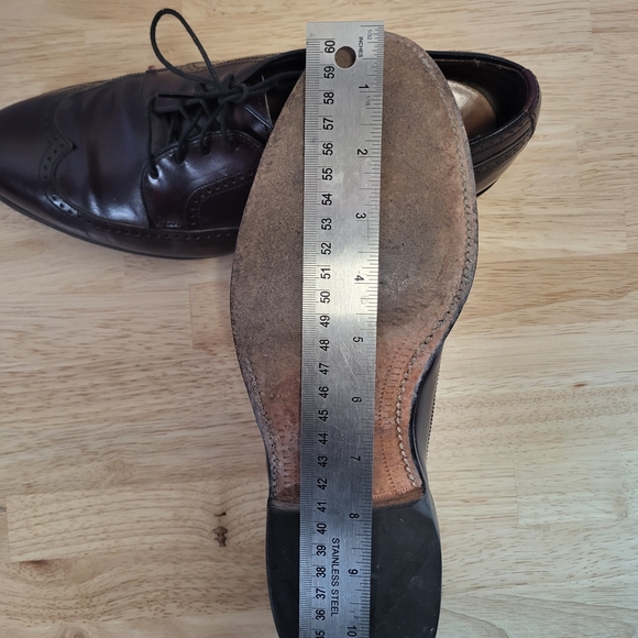 Allen Edmonds Men's Burgundy Leather Oxfords - Picture 12 of 13